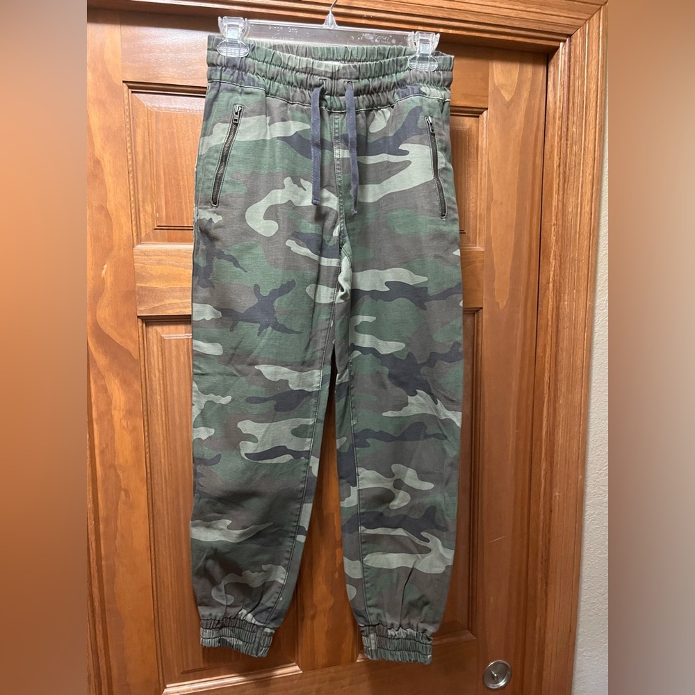 Aritzia Tna camo jogger XS